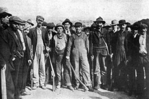 Armed Coal Miners 1913 at Paint-Cabin Creek mines
