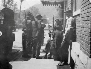 Miners gathering with weapons at Matewan